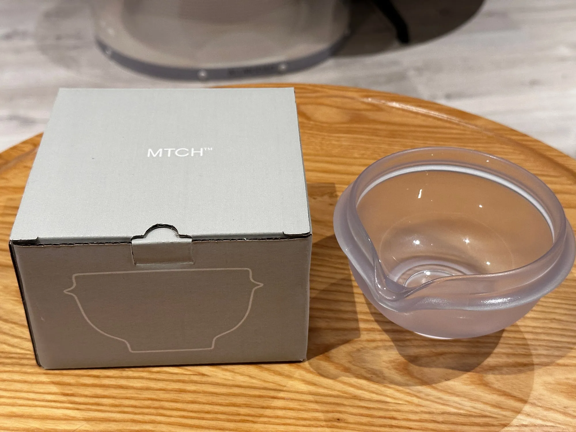 泰國抹茶專賣店 MTCH 的茶碗，碗身有一定深度且開口不過寬